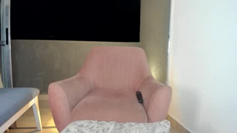 Snapshot of isabellabeker_ chatting on 10/15/25, 06:35 ISABEL online show from 10/15/25, 06:35