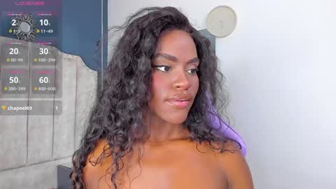 Snapshot of isabellabroms21 chatting on 12/23/24, 08:47    v online show from 12/23/24, 08:47