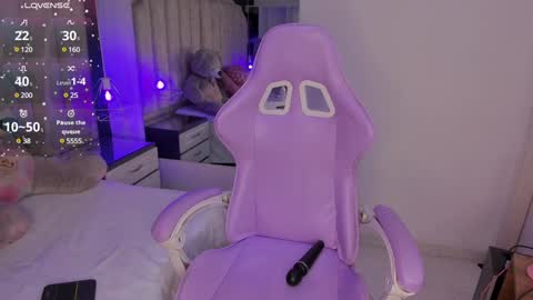 Snapshot of isabellabroms21 chatting on 01/19/25, 12:06    v online show from 01/19/25, 12:06