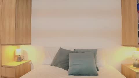 Isabella  online show from 09/15/25, 01:55