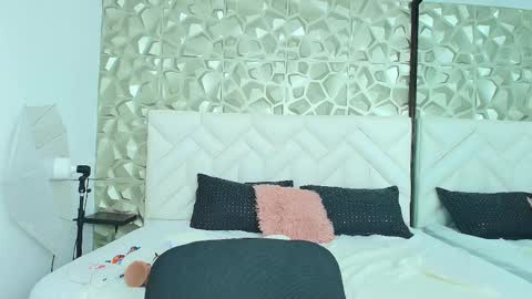 Isabella  online show from 09/20/25, 01:45