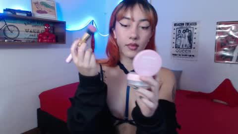 Snapshot of isabellakoff chatting on 11/25/25, 12:05 Tati - online show from 11/25/25, 12:05