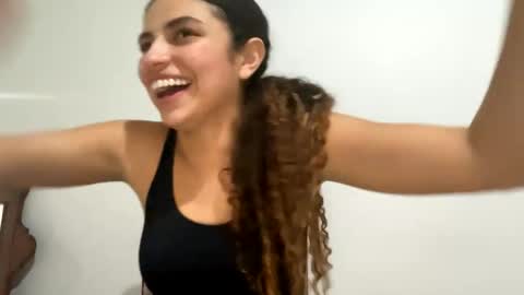 Snapshot of isabellakoffs chatting on 12/27/24, 01:00 Isabella.. back again online show from 12/27/24, 01:00