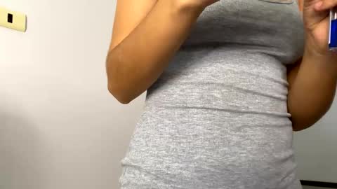 Snapshot of isabellakoffs chatting on 01/05/25, 04:36 Isabella.. back again online show from 01/05/25, 04:36