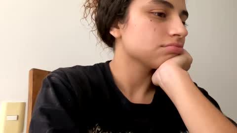 Snapshot of isabellakoffs chatting on 01/13/25, 10:35 Isabella.. back again online show from 01/13/25, 10:35