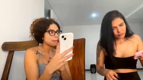 Snapshot of isabellakoffs chatting on 01/22/25, 06:42 Isabella.. back again online show from 01/22/25, 06:42