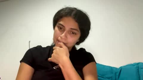 Snapshot of isabellakoffs chatting on 01/23/25, 12:14 Isabella.. back again online show from 01/23/25, 12:14