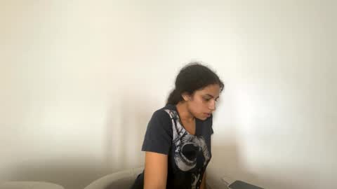 Snapshot of isabellakoffs chatting on 09/22/25, 05:26 Isabella.. back again online show from 09/22/25, 05:26