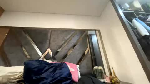 Snapshot of isabellakoffs chatting on 10/07/25, 05:37 Isabella.. back again online show from 10/07/25, 05:37