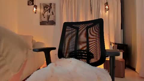 Snapshot of isabellalux_ chatting on 06/26/26, 05:28 ISABELLA online show from 06/26/26, 05:28