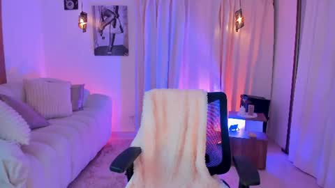 Snapshot of isabellalux_ chatting on 06/28/26, 08:26 ISABELLA online show from 06/28/26, 08:26