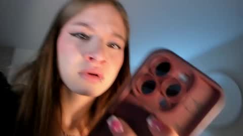 Snapshot of isabellamoretti1 chatting on 04/23/26, 03:52 Isabella Moretti online show from 04/23/26, 03:52