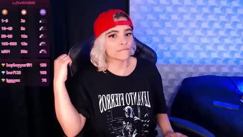 Snapshot of isabellamoutt chatting on 01/26/25, 05:45 Isabella Mout online show from 01/26/25, 05:45