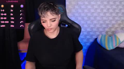 Snapshot of isabellamoutt chatting on 02/02/25, 06:10 Isabella Mout online show from 02/02/25, 06:10