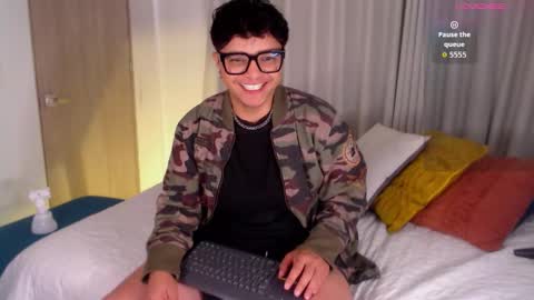 Isabella Mout  online show from 02/25/26, 02:37