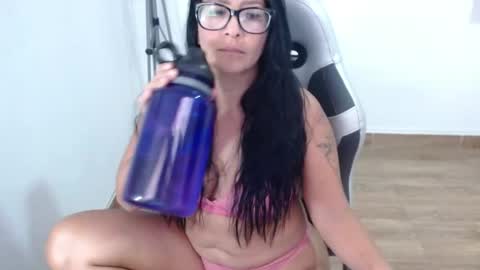 Snapshot of isabellaobregon2 chatting on 04/19/26, 09:39 Isa online show from 04/19/26, 09:39