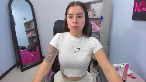 Snapshot of isabellasummer_ chatting on 05/19/26, 01:50 isebella online show from 05/19/26, 01:50