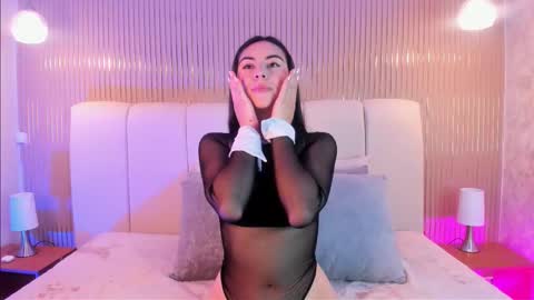 Snapshot of isabellasweet__ chatting on 02/15/26, 12:47 online show from 02/15/26, 12:47