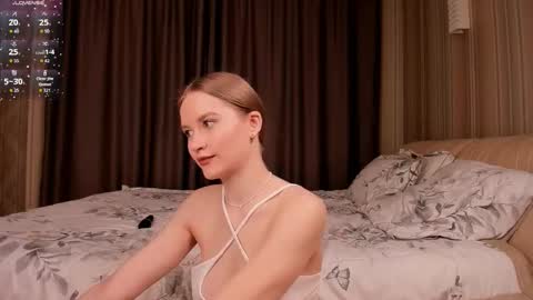 Bella online show from 09/23/25, 04:04