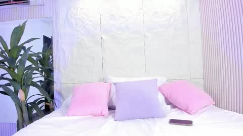 Isa  online show from 12/05/25, 04:21