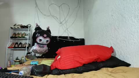 Snapshot of isabelle_sara chatting on 03/19/26, 09:35 isabelle_sara online show from 03/19/26, 09:35