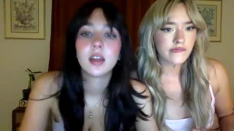 Snapshot of isabellelayla chatting on 09/16/25, 03:18 Isabelle online show from 09/16/25, 03:18