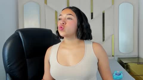 isabellrodriguez18 online show from 10/24/25, 03:36