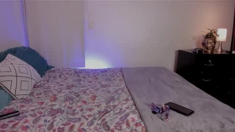 Snapshot of isabelprietoo chatting on 09/12/25, 02:00 Isa online show from 09/12/25, 02:00