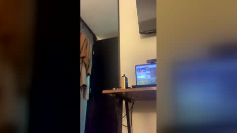 Snapshot of isabelprietoo chatting on 04/22/26, 12:24 Isa online show from 04/22/26, 12:24