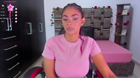 Snapshot of isabelreyes_ chatting on 12/04/24, 08:51 Hi mi name is Isabel  online show from 12/04/24, 08:51