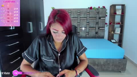 Snapshot of isabelreyes_ chatting on 01/22/25, 02:26 Hi mi name is Isabel  online show from 01/22/25, 02:26