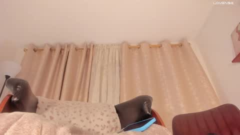 Snapshot of isabelsexysmile_ chatting on 04/29/26, 11:11 Isabel M online show from 04/29/26, 11:11