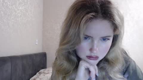 isabelswan online show from 01/28/25, 07:10