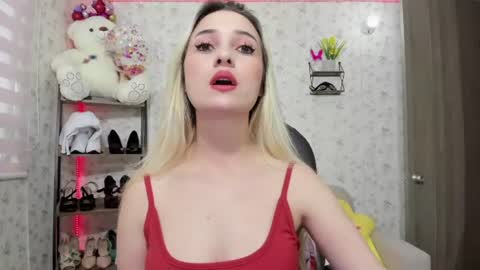 Snapshot of isablonde1 chatting on 03/10/26, 08:14 ISABELLA online show from 03/10/26, 08:14