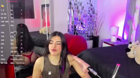 Snapshot of isadiazz chatting on 10/18/25, 04:15 Isa online show from 10/18/25, 04:15