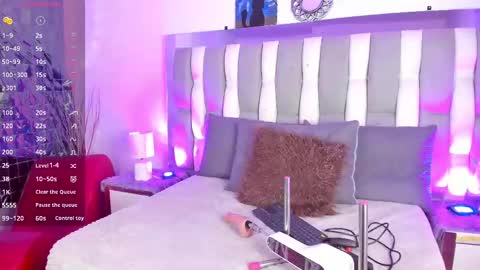 Snapshot of isadiazz chatting on 11/07/25, 04:56 Isa online show from 11/07/25, 04:56