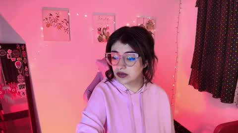 Snapshot of isaferrer06 chatting on 10/20/25, 09:54 Isabella Ferrer online show from 10/20/25, 09:54