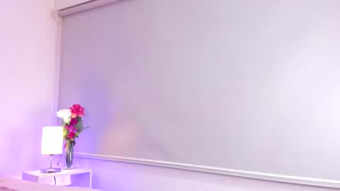 Snapshot of isameow chatting on 10/24/25, 01:13 isameow online show from 10/24/25, 01:13