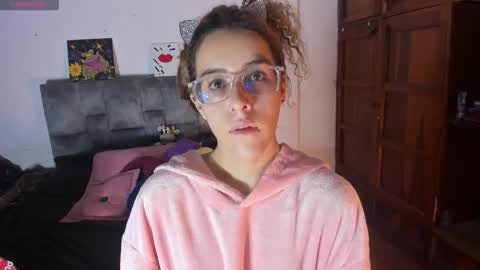 Isabela  online show from 10/03/25, 07:05