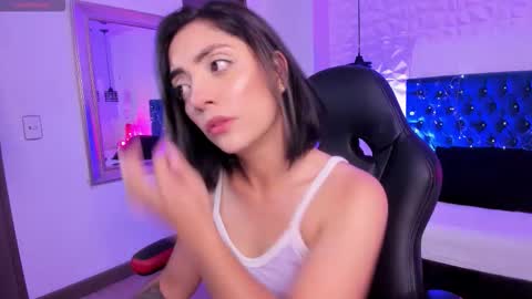 Snapshot of isarogers_dl chatting on 11/11/25, 09:48 isabel online show from 11/11/25, 09:48