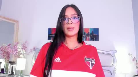 Snapshot of isasaenz_ chatting on 11/15/25, 06:15 Isa Saenz online show from 11/15/25, 06:15