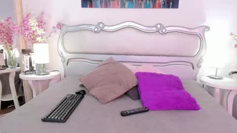 Snapshot of isasaenz_ chatting on 12/15/25, 08:46 Isa Saenz online show from 12/15/25, 08:46