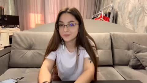 Snapshot of isauramccane chatting on 11/21/25, 08:35 Mona online show from 11/21/25, 08:35