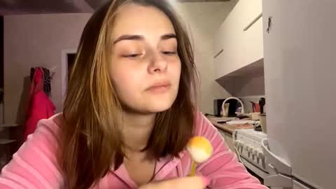 Issa online show from 12/03/25, 01:13