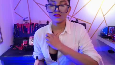 isabela online show from 10/04/25, 12:19