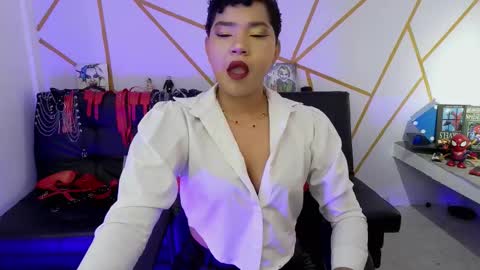 isabela online show from 10/28/25, 08:44