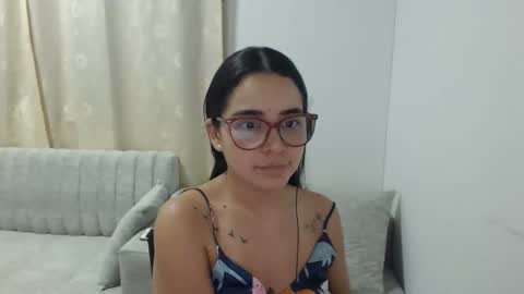 Snapshot of isemma chatting on 03/21/26, 03:33 Emma online show from 03/21/26, 03:33