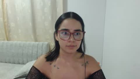 Snapshot of isemma chatting on 04/05/26, 02:42 Emma online show from 04/05/26, 02:42