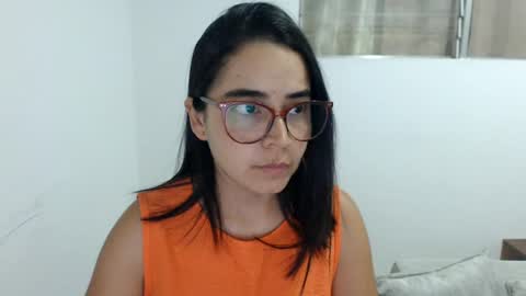 Snapshot of isemma chatting on 06/16/26, 02:25 Emma online show from 06/16/26, 02:25