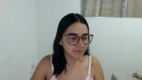 Snapshot of isemma chatting on 06/17/26, 03:42 Emma online show from 06/17/26, 03:42